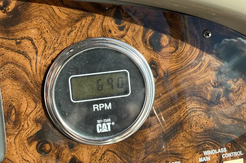 Slide: The Image of RPM gauge on 1999 Sea Ray 410 Express Cruiser dashboard, displaying 690 RPM. - 23