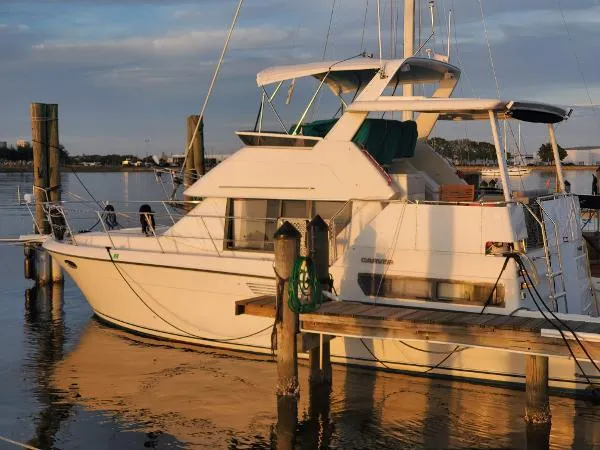 Slide: The Image of Carver Yachts 390 1994 - 0