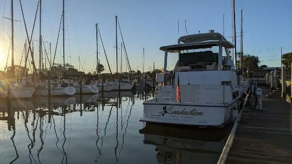 Slide: The Image of Carver Yachts 390 1994 - 10