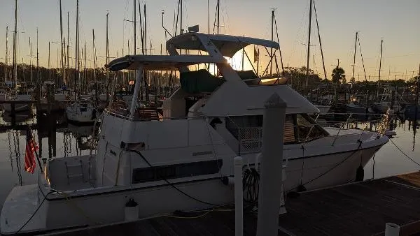 Slide: The Image of Carver Yachts 390 1994 - 8