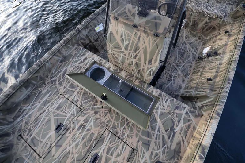 Slide: The Image of Crestliner 1870 Retriever FCC 2026 - 4