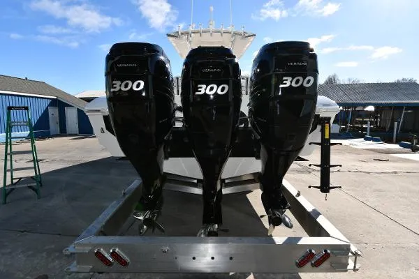Slide: The Image of Fountain 38 Center Console 2008 - 7