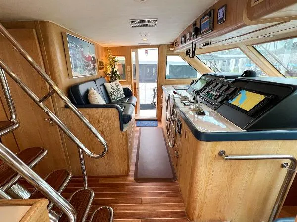 Slide: The Image of Hatteras 70 Sport Deck Motor Yacht 1997 - 10
