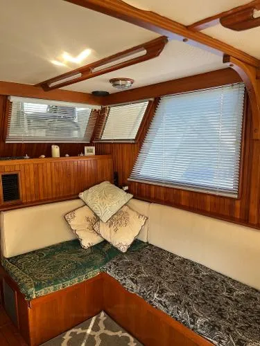 Slide: The Image of Senator Futura Sundeck Trawler 1987 - 4