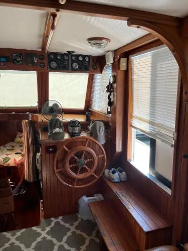 Slide: The Image of Senator Futura Sundeck Trawler 1987 - 6