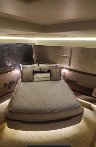 Slide: The Image of Sea Ray L550 2019 - 2