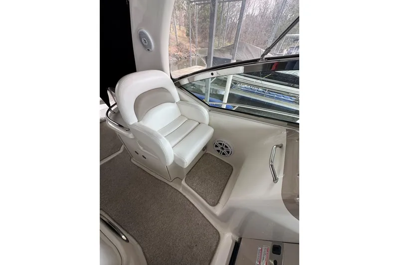 Slide: The Image of Captain's seat on 2005 Sea Ray 340 Sundancer boat, featuring white upholstery and sleek design. - 19