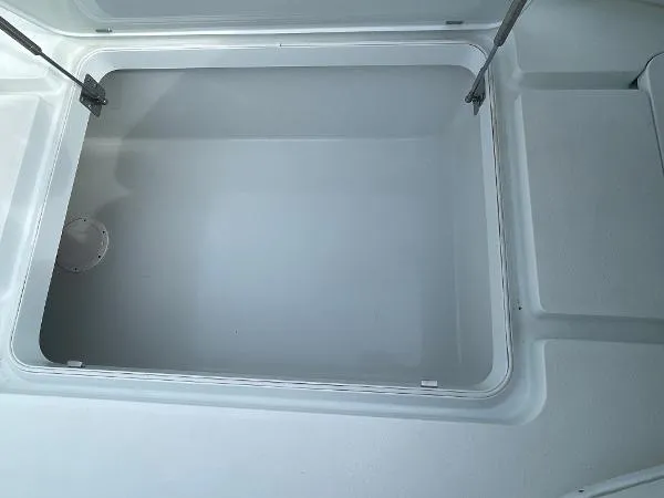 Slide: The Image of Yellowfin 42 2012 - 5