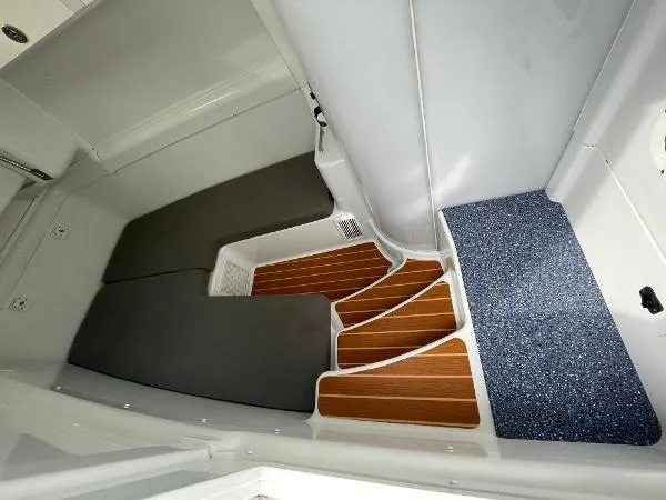 Slide: The Image of Yellowfin 42 2012 - 7