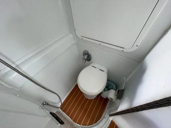 Slide: The Image of Yellowfin 42 2012 - 9