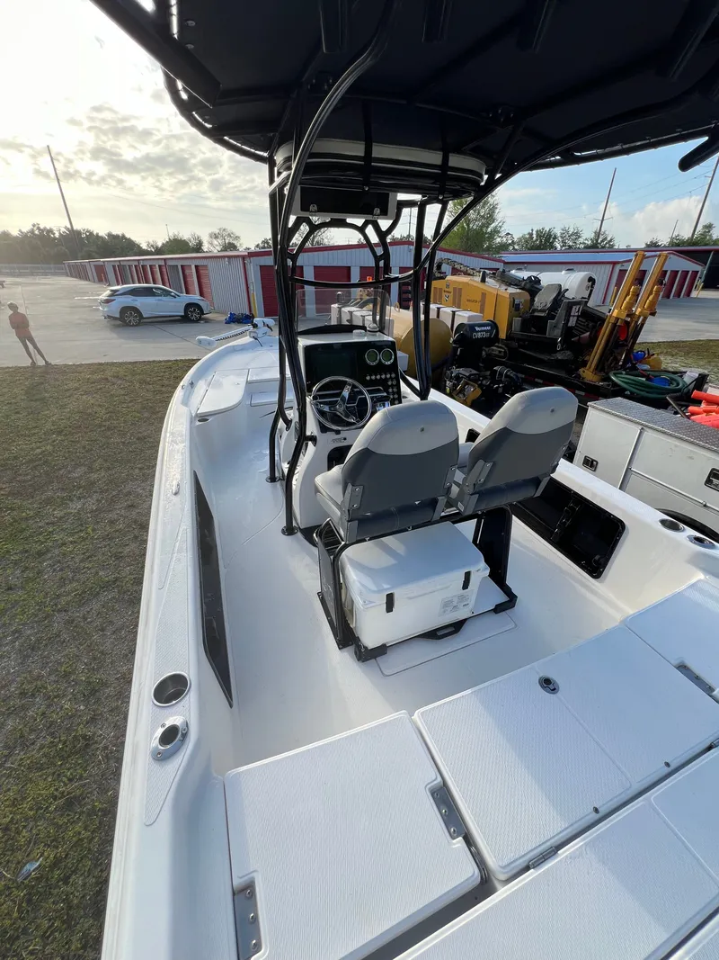 Slide: The Image of 2016 Blue Wave 2400 PureBay boat with helm and seating. - 19