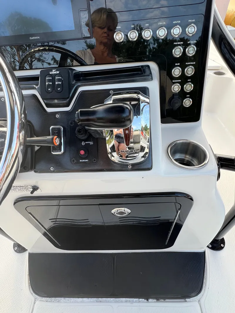 Slide: The Image of Control console of a 2016 Blue Wave 2400 PureBay boat. - 31