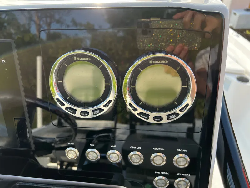 Slide: The Image of Suzuki boat controls on 2016 Blue Wave 2400 PureBay. - 32