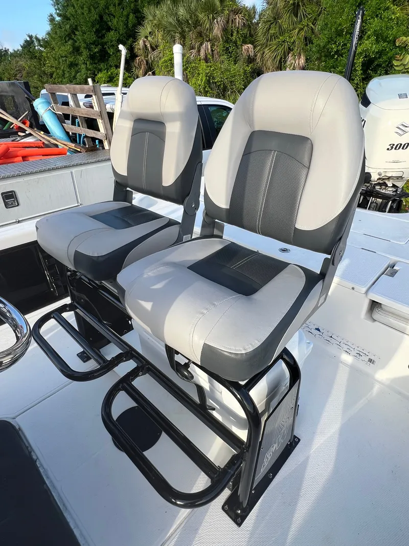 Slide: The Image of Two seats on a 2016 Blue Wave 2400 PureBay boat. - 37
