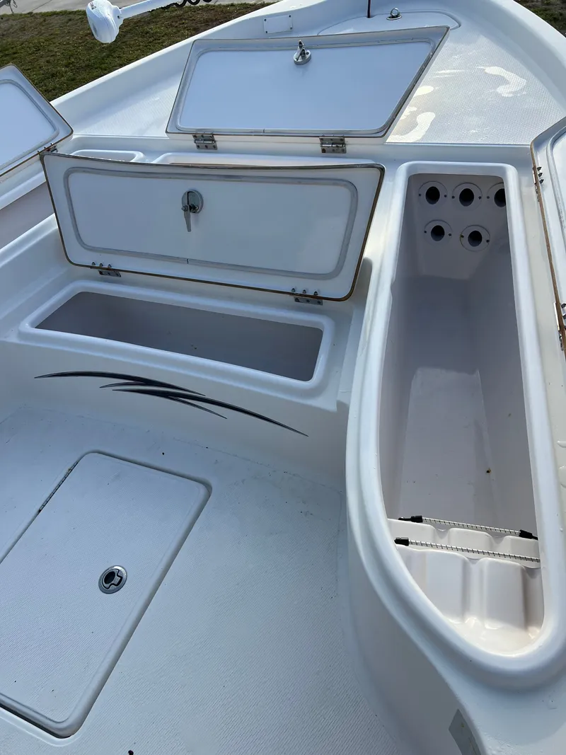 Slide: The Image of Interior view of a 2016 Blue Wave 2400 PureBay boat. - 47