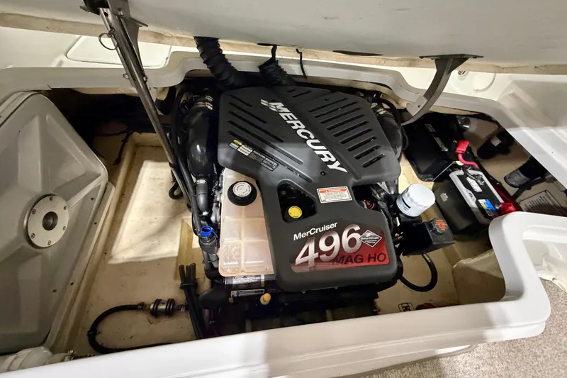Slide: The Image of Engine compartment of a 2004 Formula 260 Bowrider with MerCruiser 496 MAG HO engine. - 30