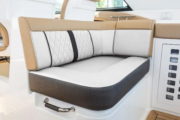 Slide: The Image of Sea Ray SLX 400 2019 - 10