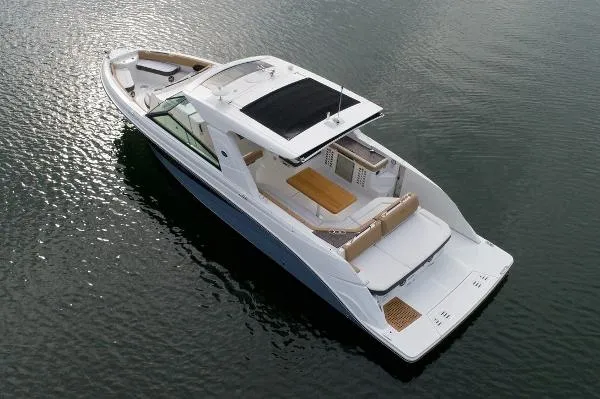 Slide: The Image of Sea Ray SLX 400 2019 - 2