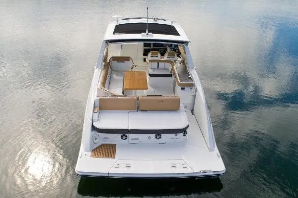 Slide: The Image of Sea Ray SLX 400 2019 - 3