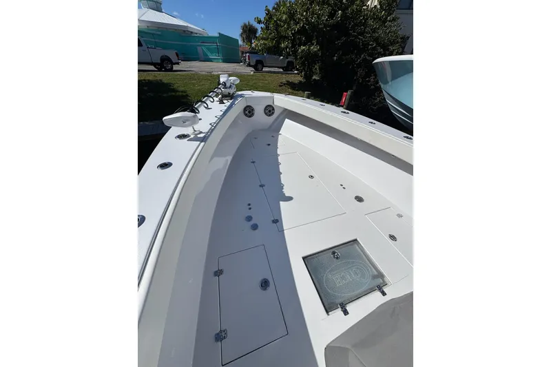 Slide: The Image of 2007 Conch 27 boat console with radio and navigation equipment. - 6