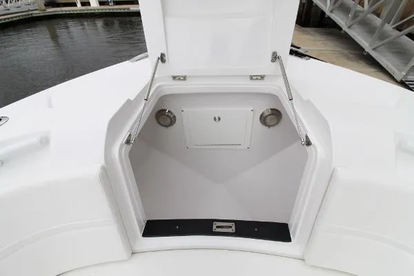 Slide: The Image of Intrepid 375 Nomad SE 2024 - 2