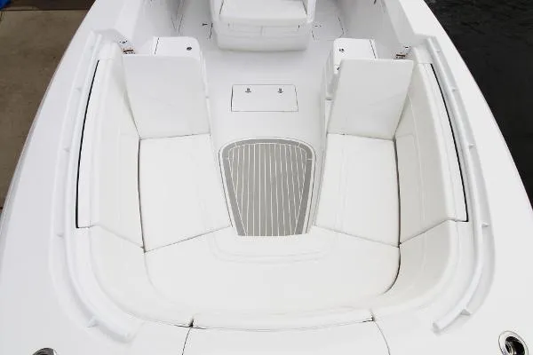 Slide: The Image of Intrepid 375 Nomad SE 2024 - 3