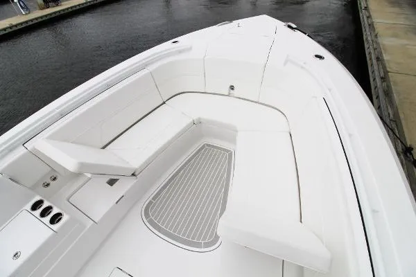 Slide: The Image of Intrepid 375 Nomad SE 2024 - 4