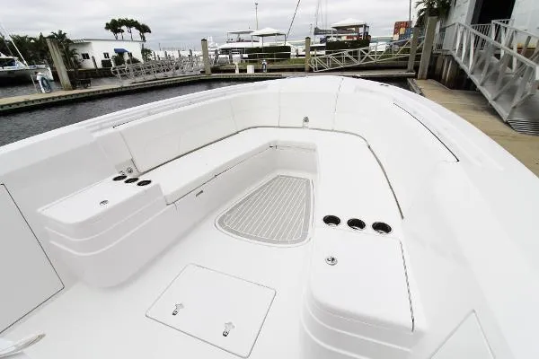 Slide: The Image of Intrepid 375 Nomad SE 2024 - 5