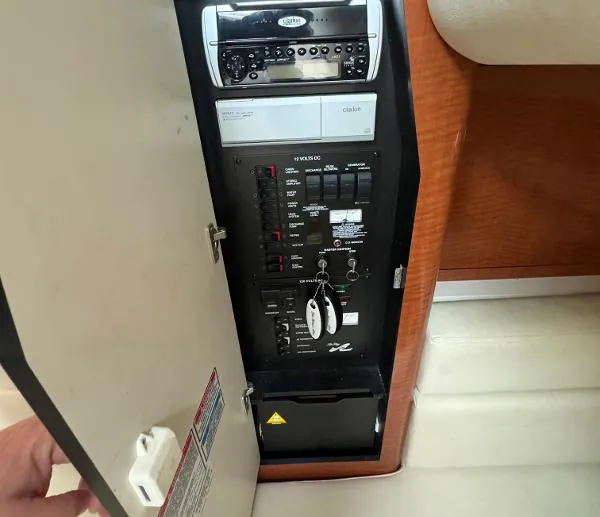 Slide: The Image of Sea Ray 320 Sundancer 2004 - 3