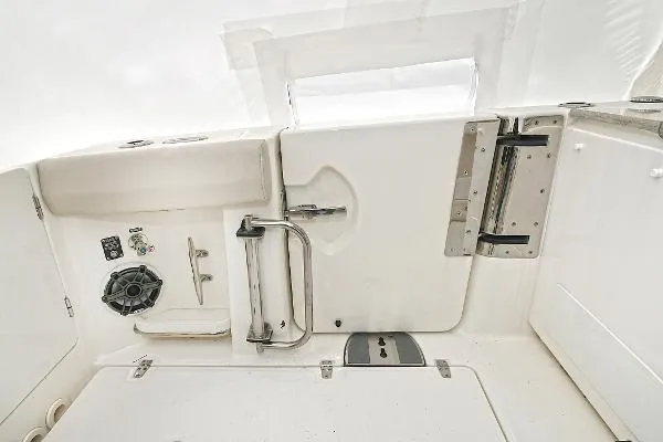 Slide: The Image of Boston Whaler 38 Realm 2020 - 4