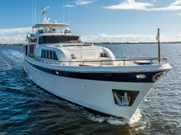 Slide: The Image of Cheoy Lee 90 Motor Yacht 1985 - 1