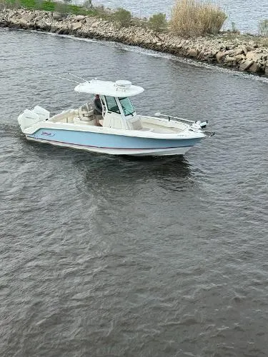 Slide: The Image of Boston Whaler 250 Outrage 2022 - 1