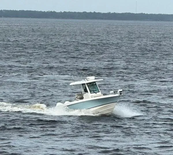 Slide: The Image of Boston Whaler 250 Outrage 2022 - 10