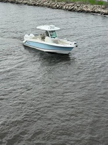 Slide: The Image of Boston Whaler 250 Outrage 2022 - 3