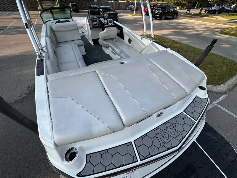 Slide: The Image of MasterCraft NXT22 2017 - 10