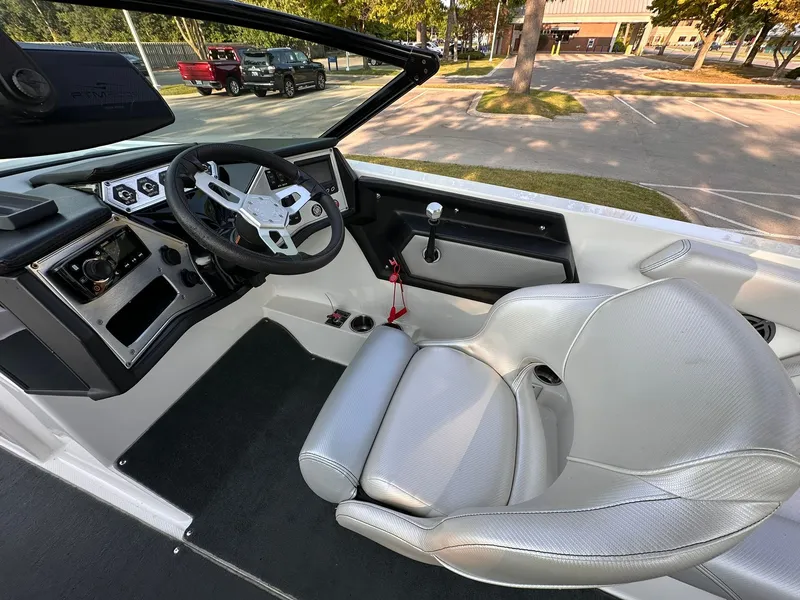 Slide: The Image of MasterCraft NXT22 2017 - 14