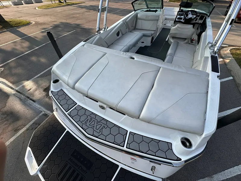 Slide: The Image of MasterCraft NXT22 2017 - 9