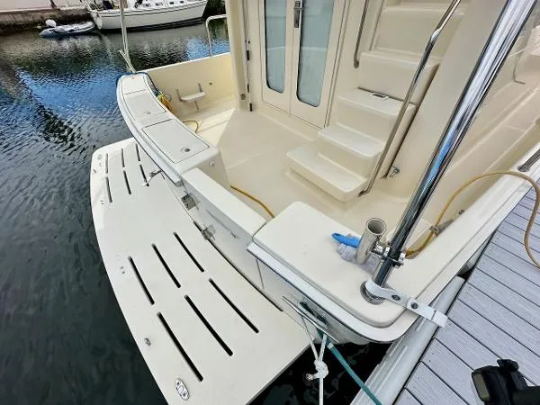 Slide: The Image of Mainship 34 Trawler 2008 - 9