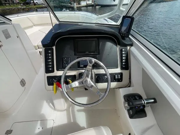 Slide: The Image of Robalo 247 Dual Console 2017 - 10