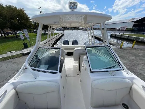 Slide: The Image of Robalo 247 Dual Console 2017 - 4
