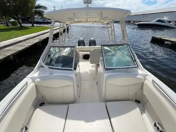 Slide: The Image of Robalo 247 Dual Console 2017 - 5