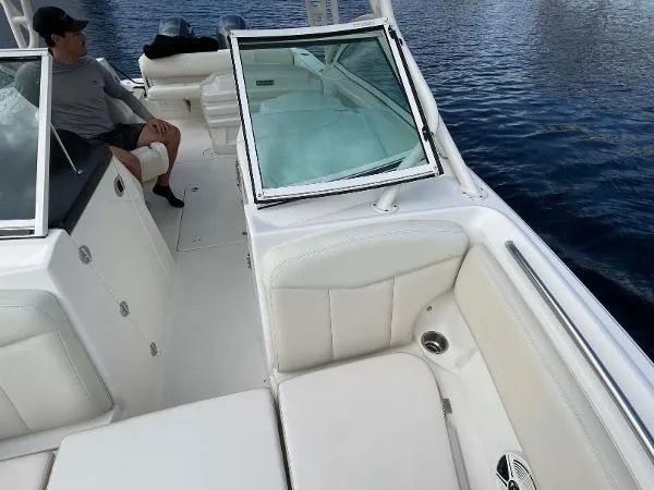 Slide: The Image of Robalo 247 Dual Console 2017 - 8