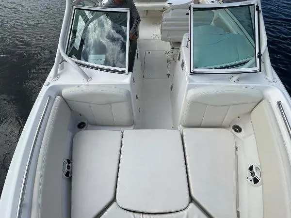 Slide: The Image of Robalo 247 Dual Console 2017 - 9