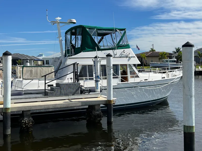 Slide: The Image of Mainship 430 Trawler 2002 - 4