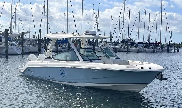 Slide: The Image of Boston Whaler 280 Vantage 2023 - 1