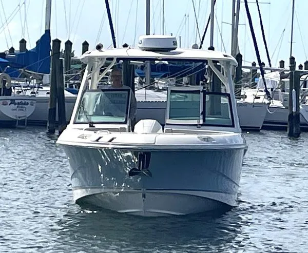 Slide: The Image of Boston Whaler 280 Vantage 2023 - 2