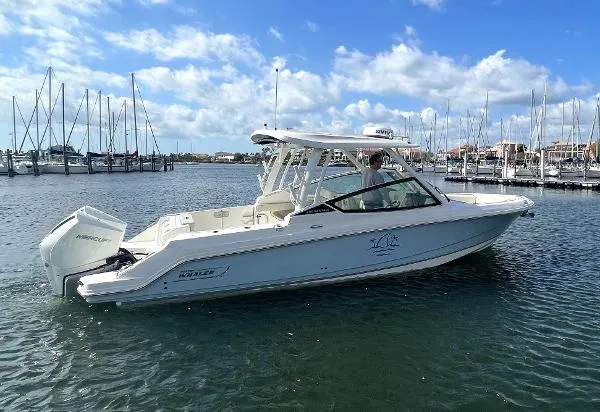 Slide: The Image of Boston Whaler 280 Vantage 2023 - 4