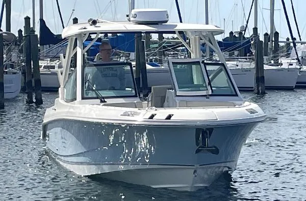Slide: The Image of Boston Whaler 280 Vantage 2023 - 5