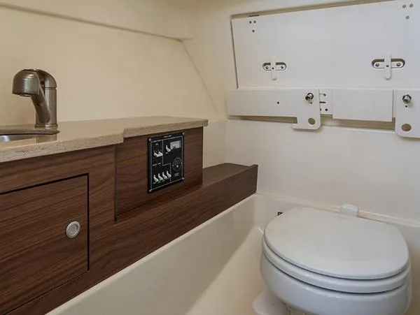 Slide: The Image of Boston Whaler 280 Vantage 2023 - 9