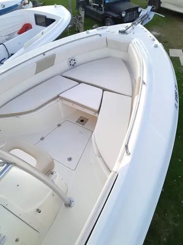 Slide: The Image of Robalo R260 Center Console 2017 - 7